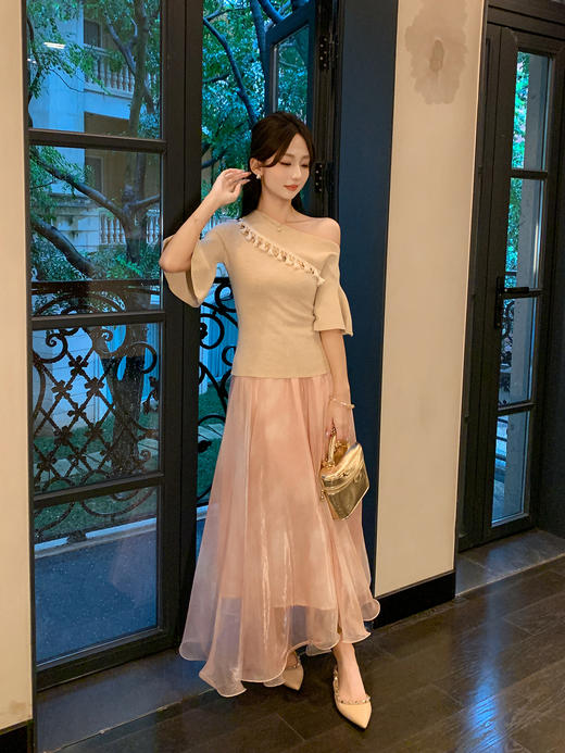 张心子【月光海滩】不规则斜领半袖针织衫女秋季新款气质显瘦上衣 U2508015 商品图3