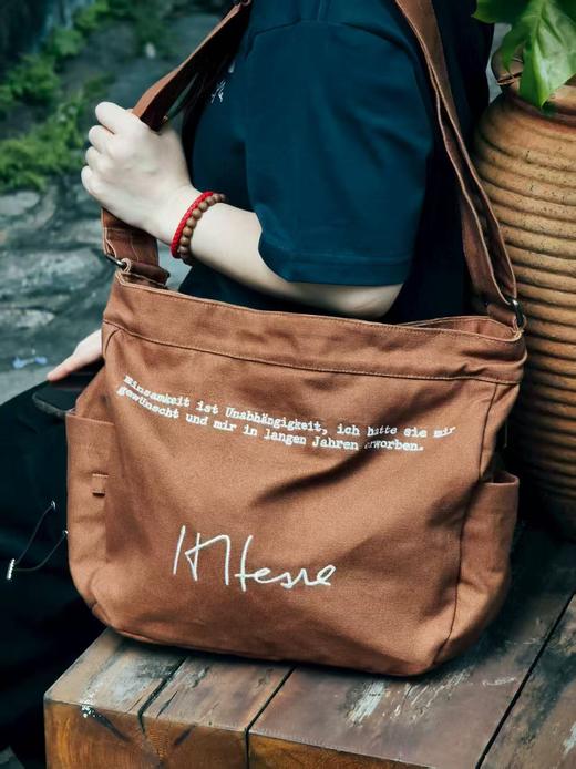 黑塞复古刺绣工装包 可选棕色/灰色  黑塞护书袋 商品图1