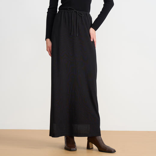 EITIE爱特爱莱赛尔柔软舒适高腰极简长款黑色2025秋季新款半裙C2506814 商品图2