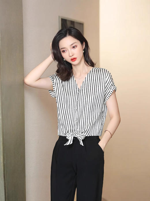 丁摩 真丝衬衫女士新款夏季V领短袖格纹别致设计感小众上衣5ZF-3358 商品图6