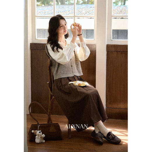 鹿向南「秋风香草」早秋长袖杏色V领衬衫新款休闲宽松显瘦开衫女 商品图3