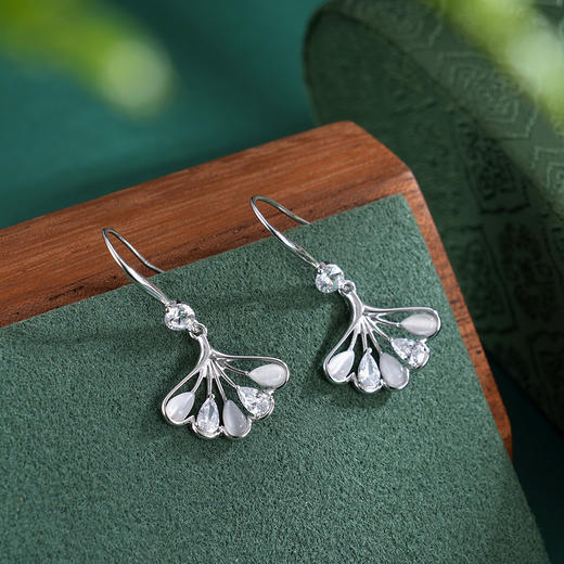 子佩集S925银【飞扬裙摆】耳环【Z19722】纯银时尚小裙裙猫眼石锆石2507 商品图3