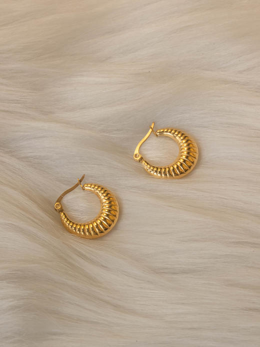 【任选3件599元】月牙弯耳饰 S925银耳环时尚ins风耳圈MEMORA诗普琳YEE01201（线上专供） 商品图0