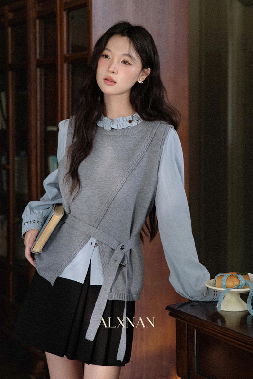 鹿向南「雾海听鲸」设计感灰色圆领外搭马甲背心女秋百搭显瘦上衣 商品图4