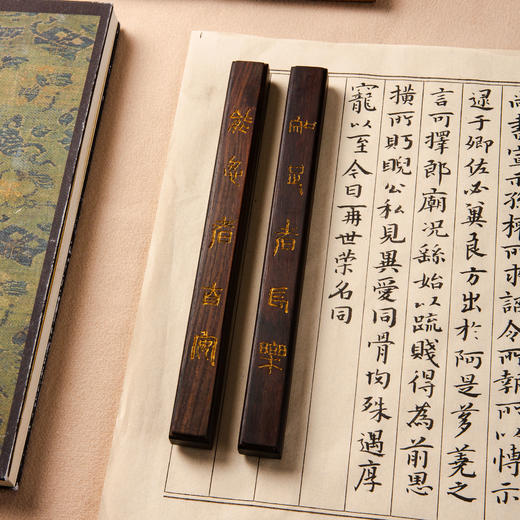 用清代老红木手工刻填金齐白石（齐璜）知足能忍联镇尺 商品图0