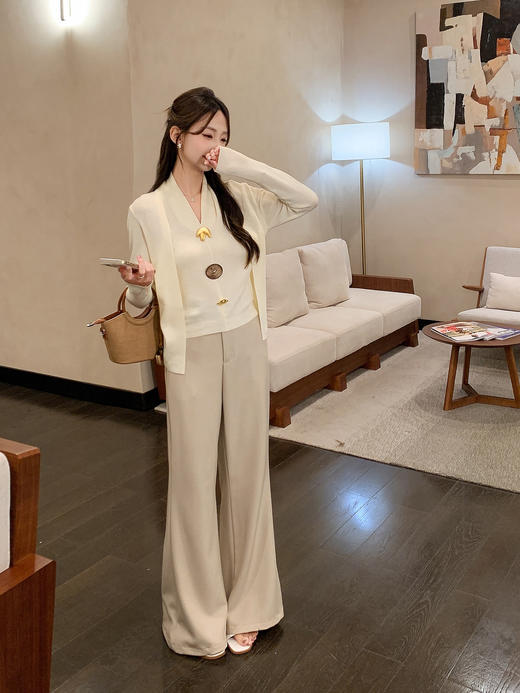 张心子【舒适软fufu】法式露肩挂脖领针织衫女秋季新款假两件设计 U2508007 商品图10