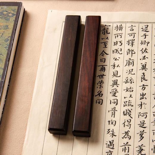 用清代老红木手工刻填金伊秉绶梅花茅屋联镇尺 商品图8