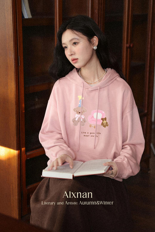 鹿向南「小熊日记」粉色卡通动漫长袖连帽卫衣秋季新款宽松上衣女 商品图5