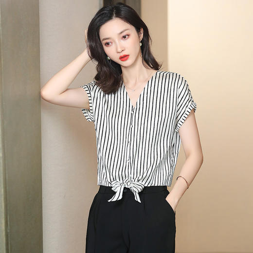 丁摩 真丝衬衫女士新款夏季V领短袖格纹别致设计感小众上衣5ZF-3358 商品图3