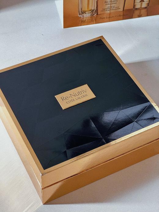 严选 | 雅诗兰黛白金黑钻礼盒 白金洗面奶125ml+白金黑钻精华30ml+白金眼霜15ml+白金面霜50ml 配礼袋 商品图5