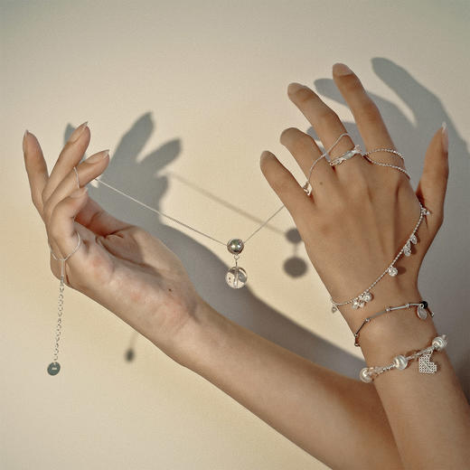 【夏季新款】alodia.co 品牌直发 滢语琉光白水晶手链 925银猫眼珠设计款天然水晶手串小众弹力绳 商品图5