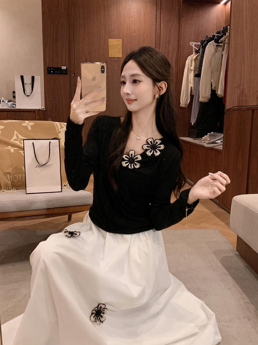 张心子【尼斯周末】高级感减龄刺绣半身裙女秋季新款高腰大摆伞裙 U2508045 商品图5