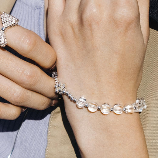 【夏季新款】alodia.co 品牌直发 月影凝霜雕刻珠白水晶手链 925银设计款天然水晶手串小众弹力绳 商品图6