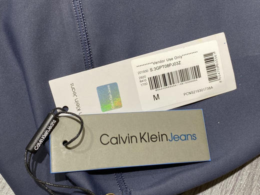 原单正品 CalvinKlein 女款打底裤 运动瑜伽裤  三个色S M L
正品进口 欧洲订单，官方在售价格129欧元，折合人民币1080元！ 商品图11