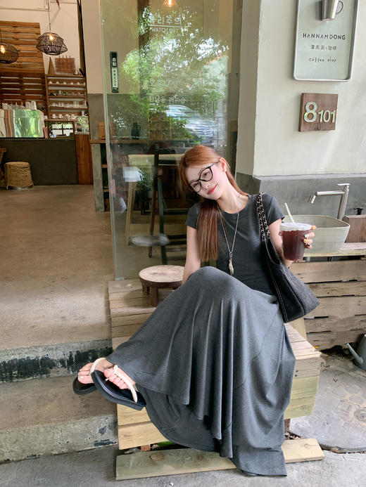 <曾小咸推荐>现货秒杀！卖完不补 ！微信打折价！高级感纯色修身简约T恤 日常99.99 立减60 秒杀39.99！半身裙139.99 日常 立减80 秒杀59.99！ 商品图14