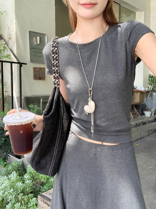 <曾小咸推荐>现货秒杀！卖完不补 ！微信打折价！高级感纯色修身简约T恤 日常99.99 立减60 秒杀39.99！半身裙139.99 日常 立减80 秒杀59.99！ 商品图10