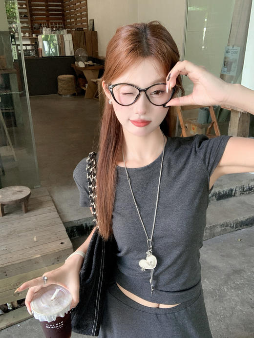 <曾小咸推荐>现货秒杀！卖完不补 ！微信打折价！高级感纯色修身简约T恤 日常99.99 立减60 秒杀39.99！半身裙139.99 日常 立减80 秒杀59.99！ 商品图7