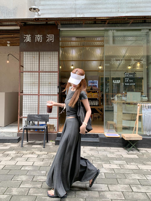 <曾小咸推荐>现货秒杀！卖完不补 ！微信打折价！高级感纯色修身简约T恤 日常99.99 立减60 秒杀39.99！半身裙139.99 日常 立减80 秒杀59.99！ 商品图13