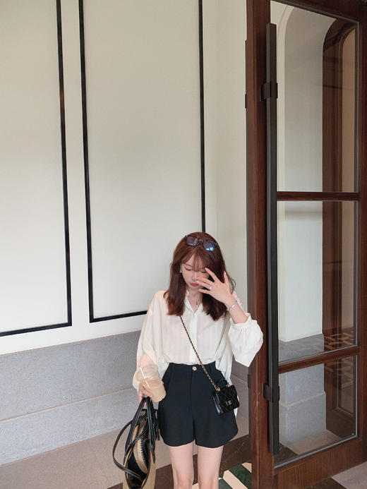 金蘑菇菇【夏日画廊 原创三醋酸系列】冷晶醋酸宽松v领长袖衬衫 商品图6