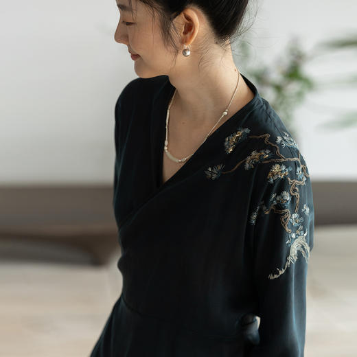 牧衣游原创 19姆米香云纱手工刺绣外套东方文雅禅意真丝开衫 幽幽 商品图0