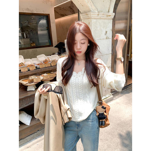 <曾小咸推荐>米白慵懒风蕾丝拼接纯色毛衣 商品图2