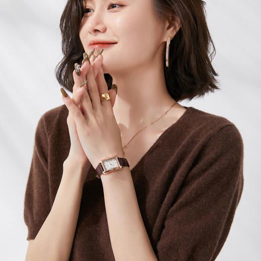 【限时特卖】【经典13色，V领+圆领可选】SIIJJEYY夏季女款精纺一线成衣美丽诺羊毛圆领V领针织短袖 商品图2