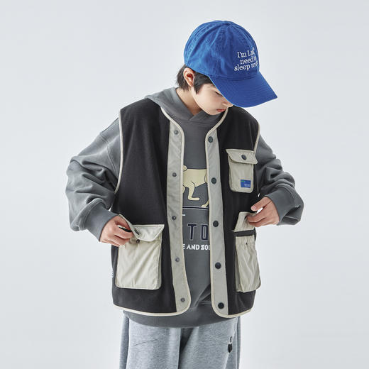 蓝汽水2025年秋冬新款亲子装中大男童摇粒绒马甲撞色拼接口袋上衣 商品图2