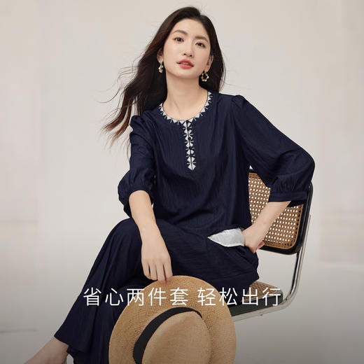 【08/12新品】熙世界休闲松弛感套装女2025初秋新款七分袖刺绣上衣阔腿裤两件套 商品图1