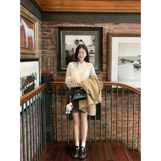 <曾小咸推荐>法式甜美风木耳边白色长袖衬衫 商品图3