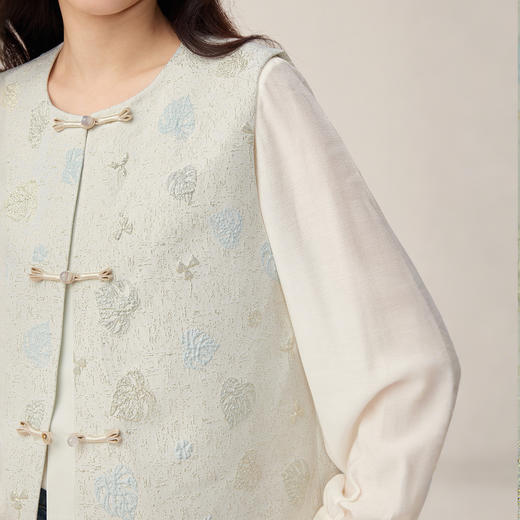 【08/12新品】熙世界「锦瑟韶华」新中式提花马甲背心女2025年秋季国风坎肩上衣 商品图4