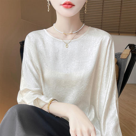 【两件立减39！】圆领垂感缎面衫｜穿上就是人间富贵花 商品图4