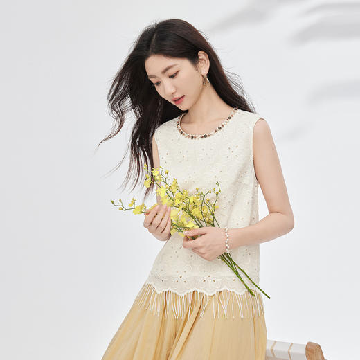 【08/12新品】熙世界法式度假风刺绣无袖背心女2025夏季新款设计感圆领流苏上衣 商品图3