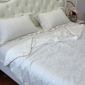 丝路花语天然蚕丝被（约3.2斤）， 纯蚕丝填充，80支贡缎提花面，吸湿透气不闷汗，柔软亲肤【G】