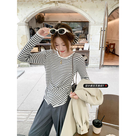 <曾小咸推荐>现货秒杀！微信超特价！韩系简约侧扣设计感条纹针织衫 日常119.99 立减60 秒杀59.99！ 商品图0