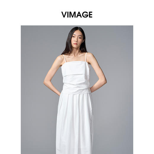 VIMAGE纬漫纪棉混纺纯色度假风褶皱大裙摆吊带连衣裙2025夏季新款连衣裙V2307928 商品图3
