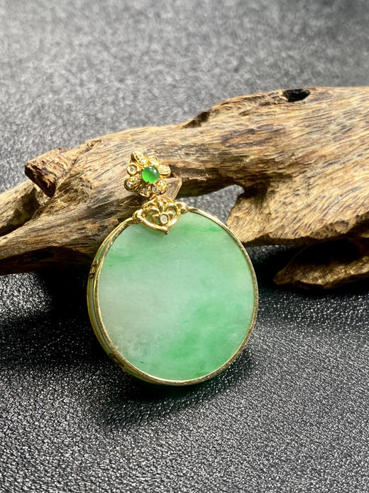 【FC0110】18K镶嵌翡翠冰飘绿圆牌吊坠  冰润细腻 色泽亮丽  圆圆满满 商品图0