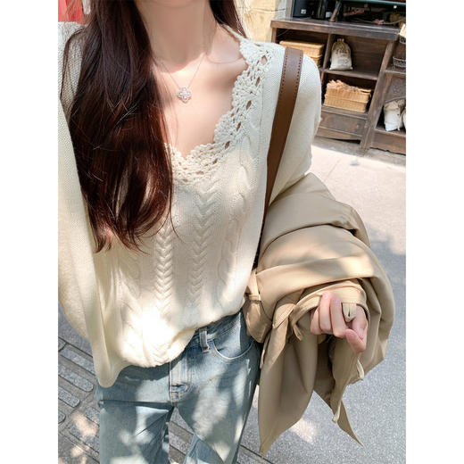 <曾小咸推荐>米白慵懒风蕾丝拼接纯色毛衣 商品图1