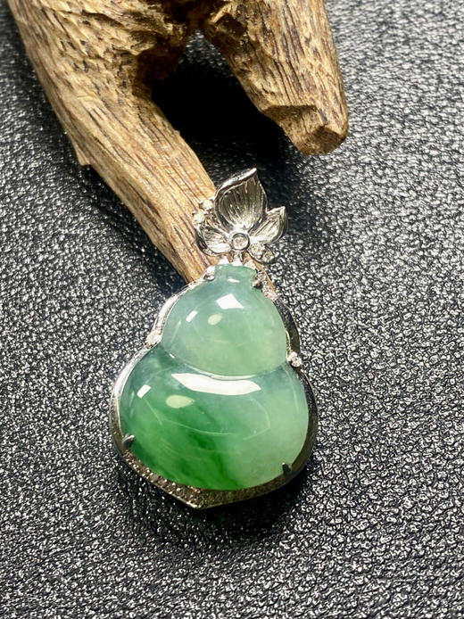 【FC0116】18K镶嵌翡翠飘绿小葫芦吊坠  冰润光泽 飘绿灵动 多子多福 商品图2