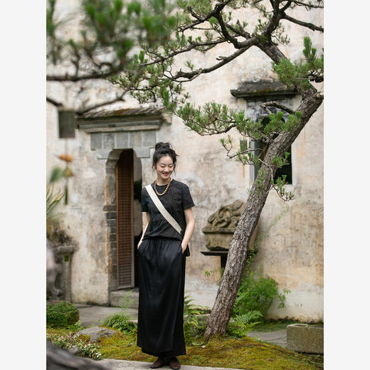 牧衣游原创 涌云工艺香云纱T恤新款黑色设计感百搭短袖上衣 淡霭 商品图2