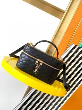 圣罗兰 黑羊皮/金 最新爆款mini 羊皮革肩带手拿包化妆包（LZ*MM）
