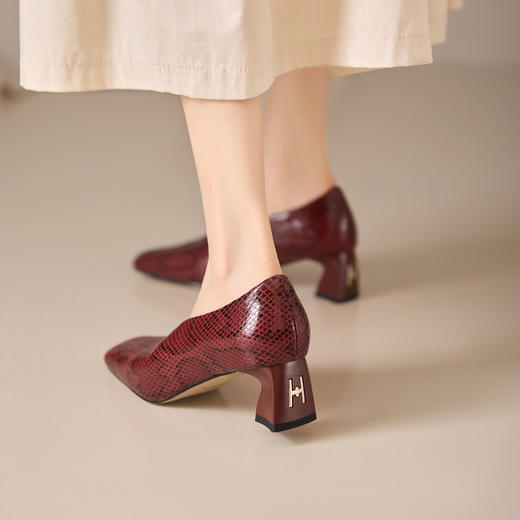 【预售5天】精致复古真皮方头中跟蛇纹牛皮浅口单鞋MBJR&6953 商品图2