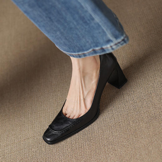 【预售5天】柔软羊皮方头浅口一脚蹬单鞋女春秋季新款简约气质复古OL职业粗高跟鞋HB&5549 商品图2