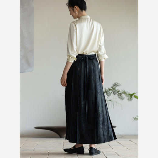 牧衣游原创 重磅27姆米提花丝麻半裙宽松复古黑色马面裙 松子落 商品图3