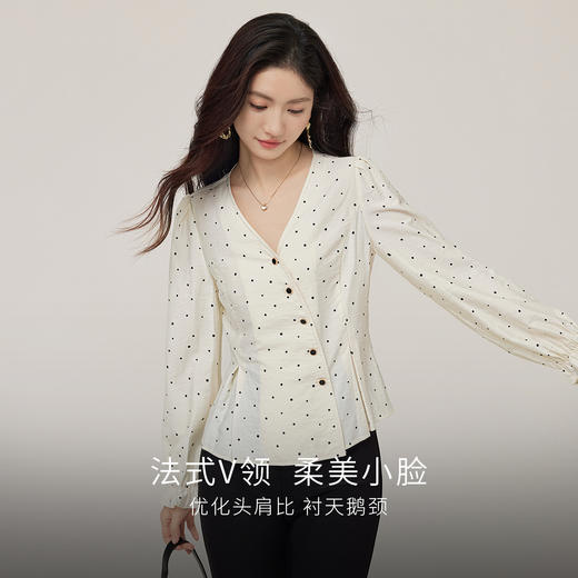 【08/12新品】熙世界法式复古V领波点衬衫女2025初秋新款长袖修身压褶收腰上衣 商品图1