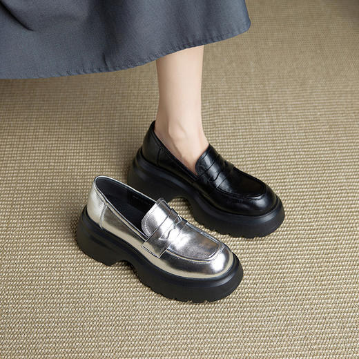 【预售5天】简约风圆头超轻厚底深口一脚蹬单鞋女新款秋季黑色银色小皮鞋YX&S008 商品图1