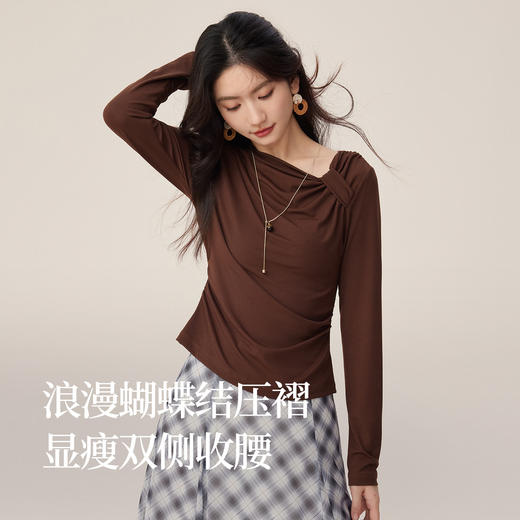 【周四狂欢价】熙世界独特别致斜肩天丝T恤女长袖2025早秋新款气质修身收腰上衣 商品图1