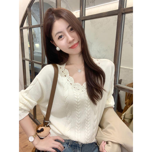 <曾小咸推荐>米白慵懒风蕾丝拼接纯色毛衣 商品图0