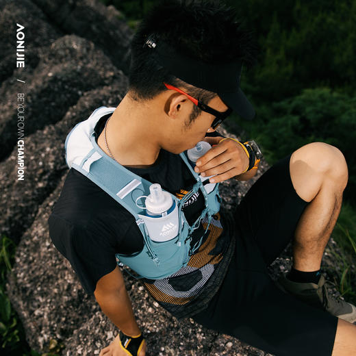 奥尼捷越野包雾霾蓝轻量跑步包骑行户外登山徒步背包水袋背包10L (搭配杖包免费送，颜色随机) 商品图2