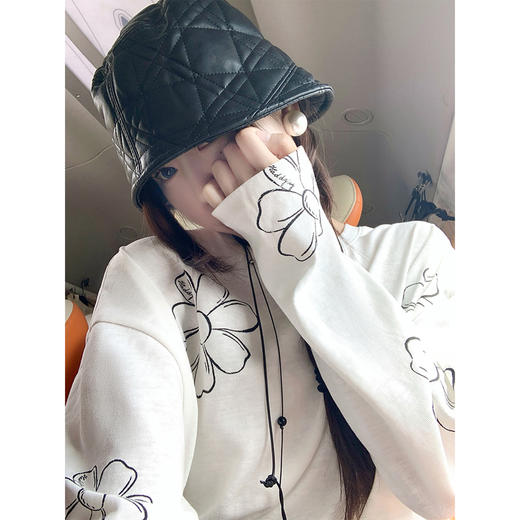 <曾小咸推荐>现货秒杀！微信超特价！韩系慵懒风花朵印花薄款长袖T恤 日常139.99 立减80 秒杀59.99！ 商品图1
