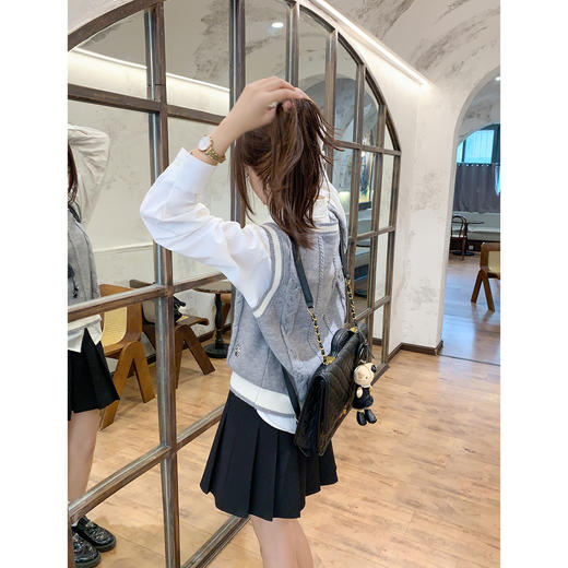 <曾小咸推荐>学院风针织马甲太阳花刺绣V领 商品图4